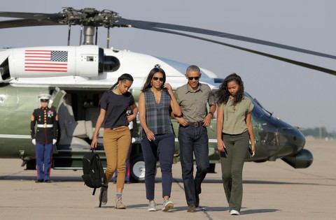 Michelle Obama tiết lộ đã thụ tinh trong ống nghiệm để sinh 2 con gái - Ảnh 2. Michelle Obama tiết lộ đã thụ tinh trong ống nghiệm để sinh 2 con gái - Ảnh 2.