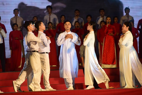Liên hoan tuyên truyền ca khúc cách mạng Khát vọng tuổi trẻ - Ảnh 1. Liên hoan tuyên truyền ca khúc cách mạng Khát vọng tuổi trẻ - Ảnh 1.
