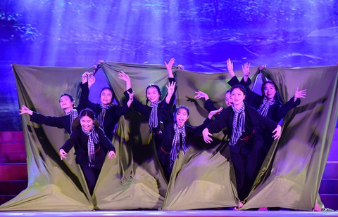 Liên hoan tuyên truyền ca khúc cách mạng Khát vọng tuổi trẻ - Ảnh 12. Liên hoan tuyên truyền ca khúc cách mạng Khát vọng tuổi trẻ - Ảnh 12.