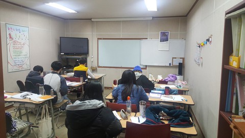 Hàn Quốc chật vật đào tạo lại cho người đào tẩu Triều Tiên - Ảnh 1. Hàn Quốc chật vật đào tạo lại cho người đào tẩu Triều Tiên - Ảnh 1.
