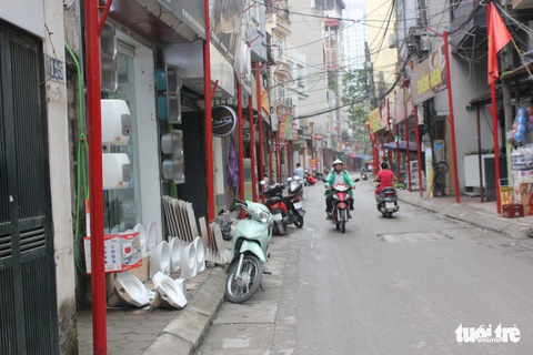 Hà Nội vừa đồng phục hóa thêm một tuyến phố - Ảnh 10. Hà Nội vừa đồng phục hóa thêm một tuyến phố - Ảnh 10.