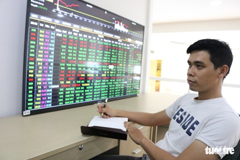 Cổ phiếu bất động sản kéo VN Index tăng trưởng - Ảnh 1. Cổ phiếu bất động sản kéo VN Index tăng trưởng - Ảnh 1.