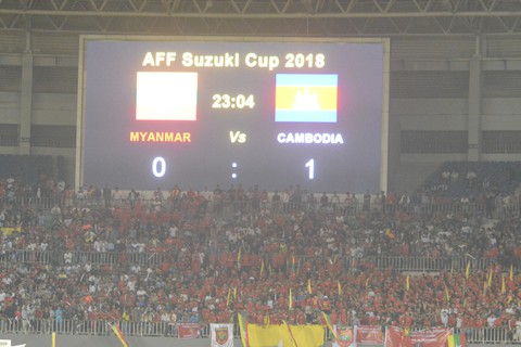 Những khán đài rực lửa ở AFF Cup 2018 - Ảnh 3. Những khán đài rực lửa ở AFF Cup 2018 - Ảnh 3.