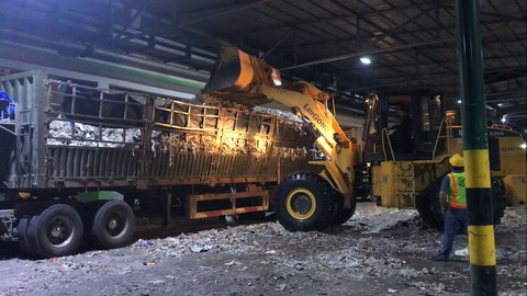 Phóng sự điều tra: Đem chất thải, rác rưởi... san lấp mặt bằng - Ảnh 2. Phóng sự điều tra: Đem chất thải, rác rưởi... san lấp mặt bằng - Ảnh 2.