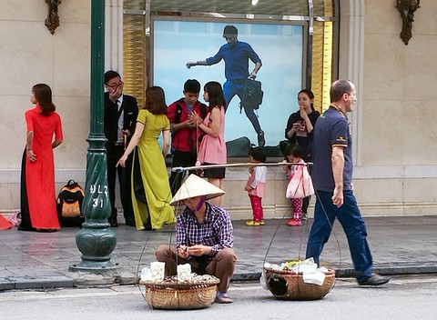 Phẩm chất Hà Nội: Cái thanh lịch ấy chẳng có gì như cũ - Ảnh 1. Phẩm chất Hà Nội: Cái thanh lịch ấy chẳng có gì như cũ - Ảnh 1.