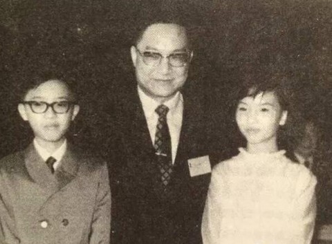 Đại hiệp đào hoa Kim Dung và những bóng hồng trong cuộc đời - Ảnh 5. Đại hiệp đào hoa Kim Dung và những bóng hồng trong cuộc đời - Ảnh 5.