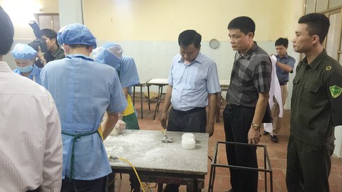Rao bán thực phẩm như... thần dược - Ảnh 1. Rao bán thực phẩm như... thần dược - Ảnh 1.