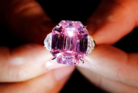 Viên kim cương hồng giá 2,6 triệu USD mỗi carat - Ảnh 1. Viên kim cương hồng giá 2,6 triệu USD mỗi carat - Ảnh 1.
