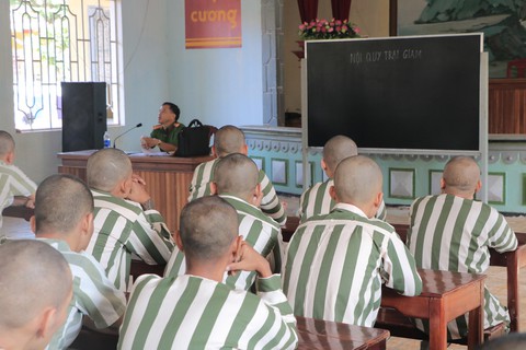 Tù tại gia là giải pháp nhân văn nhiều mặt - Ảnh 1. Tù tại gia là giải pháp nhân văn nhiều mặt - Ảnh 1.