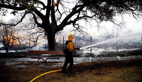 Cháy rừng thảm khốc nhất lịch sử California: 50 người thiệt mạng - Ảnh 1. Cháy rừng thảm khốc nhất lịch sử California: 50 người thiệt mạng - Ảnh 1.