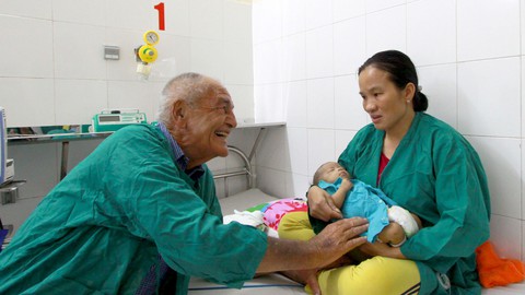 Gương mặt: Cứu tinh của những trái tim nhí bệnh tật - Ảnh 1. Gương mặt: Cứu tinh của những trái tim nhí bệnh tật - Ảnh 1.