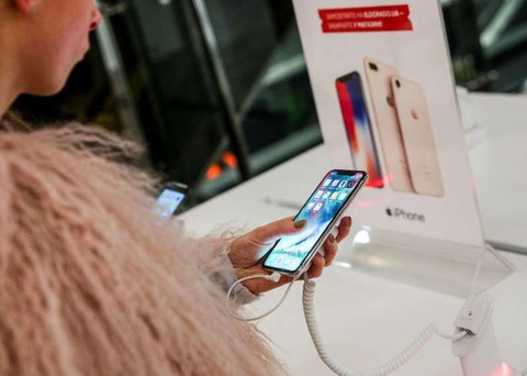 Apple xác nhận lỗi với iPhone X và MacBook Pro 13 inch, hứa sửa miễn phí - Ảnh 1. Apple xác nhận lỗi với iPhone X và MacBook Pro 13 inch, hứa sửa miễn phí - Ảnh 1.