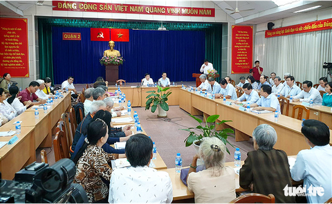 Chủ tịch TP.HCM tiếp dân Thủ Thiêm: Sửa sai, xử lý trách nhiệm - Ảnh 12. Chủ tịch TP.HCM tiếp dân Thủ Thiêm: Sửa sai, xử lý trách nhiệm - Ảnh 12.