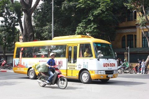 Buýt du lịch Hà Nội: tư nhân hồ hởi mở thêm - Ảnh 1. Buýt du lịch Hà Nội: tư nhân hồ hởi mở thêm - Ảnh 1.