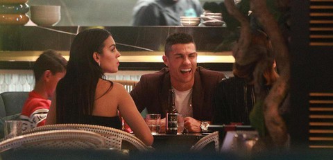 Ronaldo chi 816 triệu đồng cho hai chai rượu vang - Ảnh 3. Ronaldo chi 816 triệu đồng cho hai chai rượu vang - Ảnh 3.