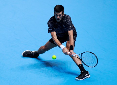 Thắng dễ Zverev, Djokovic vào bán kết ATP Finals 2018 - Ảnh 1. Thắng dễ Zverev, Djokovic vào bán kết ATP Finals 2018 - Ảnh 1.