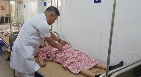 Ổ bụng nữ bệnh nhân chứa... 6 lít mủ vì nhiễm khuẩn sau sinh - Ảnh 1. Ổ bụng nữ bệnh nhân chứa... 6 lít mủ vì nhiễm khuẩn sau sinh - Ảnh 1.