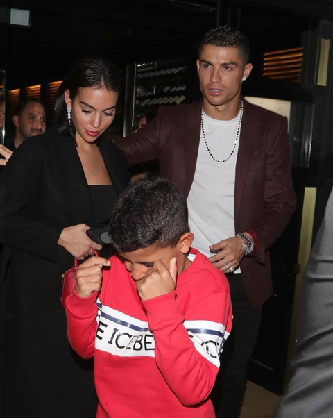 Ronaldo chi 816 triệu đồng cho hai chai rượu vang - Ảnh 2. Ronaldo chi 816 triệu đồng cho hai chai rượu vang - Ảnh 2.