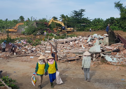 Đà Nẵng cưỡng chế 5 hộ dân khu vực giải tỏa - Ảnh 1. Đà Nẵng cưỡng chế 5 hộ dân khu vực giải tỏa - Ảnh 1.
