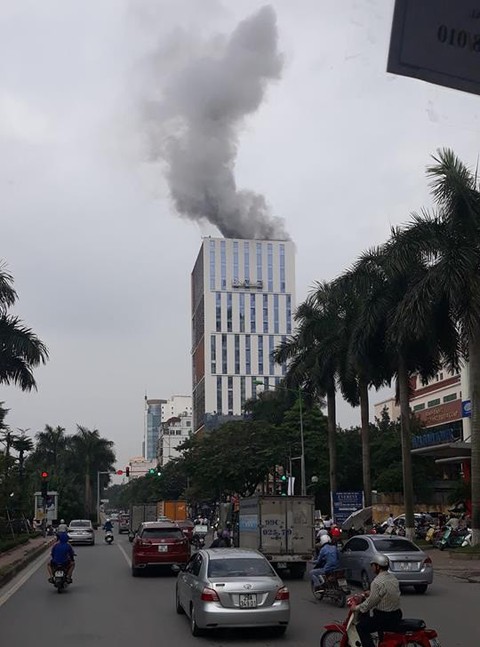 Cháy kèm tiếng nổ tại công trình ở Hà Nội - Ảnh 1. Cháy kèm tiếng nổ tại công trình ở Hà Nội - Ảnh 1.