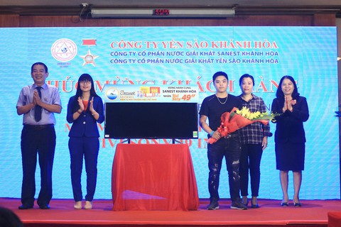 Sanest Khánh Hòa trao học bổng cho học sinh nghèo vượt khó - Ảnh 2. Sanest Khánh Hòa trao học bổng cho học sinh nghèo vượt khó - Ảnh 2.