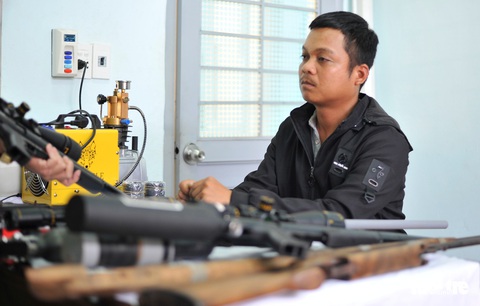 Tạm giữ thợ cắt tóc chế tạo súng để… giải trí - Ảnh 2. Tạm giữ thợ cắt tóc chế tạo súng để… giải trí - Ảnh 2.