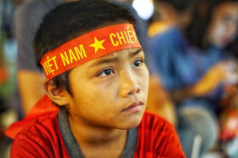 Phố đi bộ Nguyễn Huệ sôi nổi trận Việt Nam - Malaysia - Ảnh 1. Phố đi bộ Nguyễn Huệ sôi nổi trận Việt Nam - Malaysia - Ảnh 1.