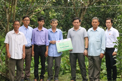 Trao hỗ trợ vốn cho mô hình “Cùng xây dựng cuộc sống xanh” - Ảnh 2. Trao hỗ trợ vốn cho mô hình “Cùng xây dựng cuộc sống xanh” - Ảnh 2.