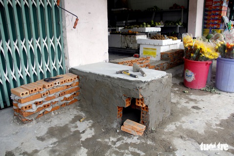Khốn khổ vì bụi bặm, bẫy ổ gà trên đường Huỳnh Tấn Phát - Ảnh 4. Khốn khổ vì bụi bặm, bẫy ổ gà trên đường Huỳnh Tấn Phát - Ảnh 4.