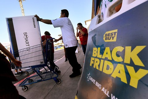 Black Friday là ngày gì mà khiến nhiều người phát cuồng? - Ảnh 1. Black Friday là ngày gì mà khiến nhiều người phát cuồng? - Ảnh 1.
