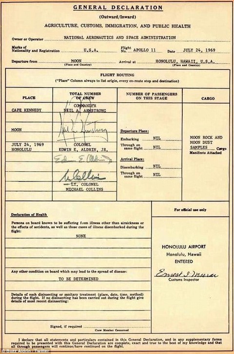 Neil Armstrong vứt phân trên mặt trăng và những chuyện chưa kể - Ảnh 3. Neil Armstrong vứt phân trên mặt trăng và những chuyện chưa kể - Ảnh 3.