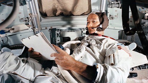 Neil Armstrong vứt phân trên mặt trăng và những chuyện chưa kể - Ảnh 8. Neil Armstrong vứt phân trên mặt trăng và những chuyện chưa kể - Ảnh 8.