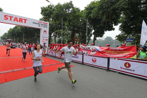 Nhóm nhạc nữ số 1 Nhật Bản dự giải chạy Kizuna Ekiden - Ảnh 11. Nhóm nhạc nữ số 1 Nhật Bản dự giải chạy Kizuna Ekiden - Ảnh 11.