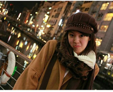 Sốt với hình ảnh nữ bác sĩ xinh đẹp của tuyển Thái Lan - Ảnh 2. Sốt với hình ảnh nữ bác sĩ xinh đẹp của tuyển Thái Lan - Ảnh 2.