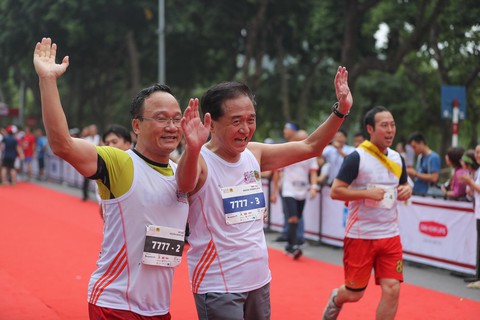 Nhóm nhạc nữ số 1 Nhật Bản dự giải chạy Kizuna Ekiden - Ảnh 10. Nhóm nhạc nữ số 1 Nhật Bản dự giải chạy Kizuna Ekiden - Ảnh 10.