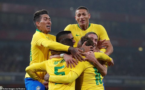 Brazil đá bại Uruguay nhờ quả phạt đền tranh cãi - Ảnh 2. Brazil đá bại Uruguay nhờ quả phạt đền tranh cãi - Ảnh 2.