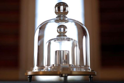 Đơn vị kilogram được định nghĩa lại - Ảnh 1. Đơn vị kilogram được định nghĩa lại - Ảnh 1.