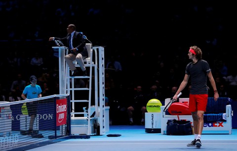 Zverev bị CĐV la ó trong chiến thắng trước Federer - Ảnh 4. Zverev bị CĐV la ó trong chiến thắng trước Federer - Ảnh 4.
