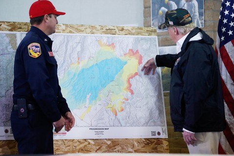 Ông Trump thăm California, chê quản lý rừng kém - Ảnh 1. Ông Trump thăm California, chê quản lý rừng kém - Ảnh 1.