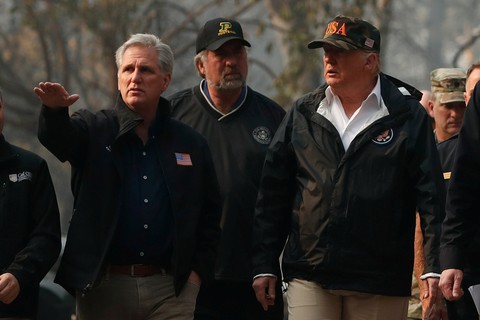 Ông Trump thăm California, chê quản lý rừng kém - Ảnh 3. Ông Trump thăm California, chê quản lý rừng kém - Ảnh 3.