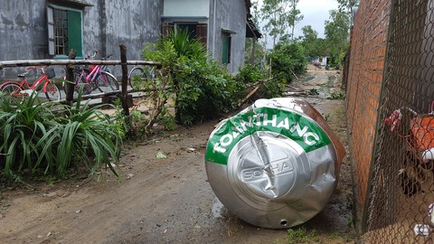 Phú Yên: Lốc xoáy làm hơn 100 ngôi nhà sập, tốc mái - Ảnh 12. Phú Yên: Lốc xoáy làm hơn 100 ngôi nhà sập, tốc mái - Ảnh 12.