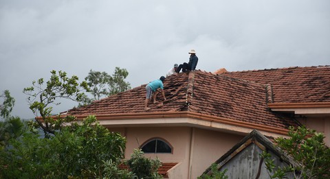 Phú Yên: Lốc xoáy làm hơn 100 ngôi nhà sập, tốc mái - Ảnh 14. Phú Yên: Lốc xoáy làm hơn 100 ngôi nhà sập, tốc mái - Ảnh 14.