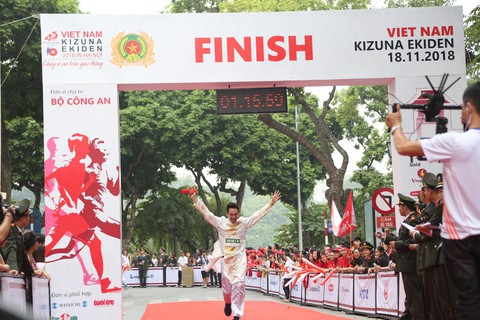 Giải chạy Kizuna Ekiden: Ngày hội thể thao vui vẻ - Ảnh 16. Giải chạy Kizuna Ekiden: Ngày hội thể thao vui vẻ - Ảnh 16.