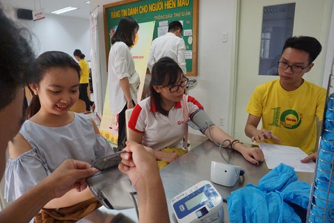 Hiến máu sẻ chia cùng bệnh nhi ung thư - Ảnh 9. Hiến máu sẻ chia cùng bệnh nhi ung thư - Ảnh 9.