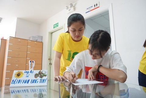 Hiến máu sẻ chia cùng bệnh nhi ung thư - Ảnh 6. Hiến máu sẻ chia cùng bệnh nhi ung thư - Ảnh 6.