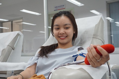 Hiến máu sẻ chia cùng bệnh nhi ung thư - Ảnh 11. Hiến máu sẻ chia cùng bệnh nhi ung thư - Ảnh 11.