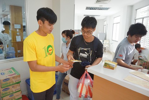 Hiến máu sẻ chia cùng bệnh nhi ung thư - Ảnh 14. Hiến máu sẻ chia cùng bệnh nhi ung thư - Ảnh 14.