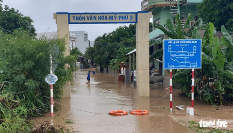 Lốc xoáy ở danh thắng Gành Đá Dĩa, 27 người bị thương - Ảnh 4. Lốc xoáy ở danh thắng Gành Đá Dĩa, 27 người bị thương - Ảnh 4.