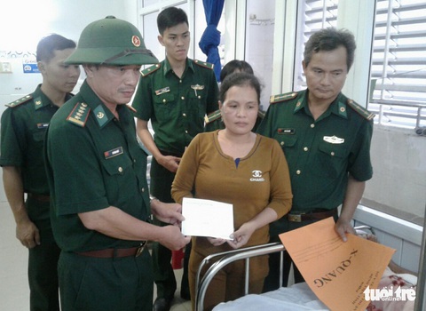 Một chủ tàu cá còn mất tích sau 2 ngày gặp nạn - Ảnh 2. Một chủ tàu cá còn mất tích sau 2 ngày gặp nạn - Ảnh 2.