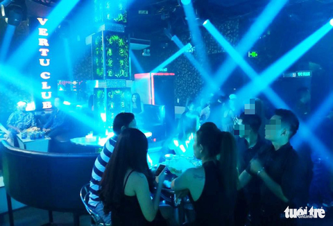 Cả trăm khách quán bar ở Phú Nhuận nghi ‘phê’ ma túy - Ảnh 2. Cả trăm khách quán bar ở Phú Nhuận nghi ‘phê’ ma túy - Ảnh 2.